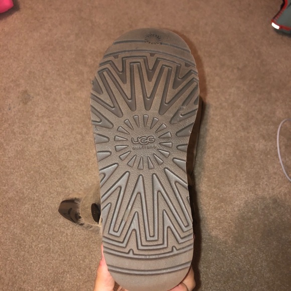 Ugg Bailey Button - Picture 3 of 5